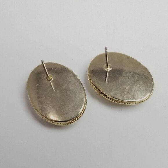 Vintage Oval Faux Pearl and Gold Tone Rope Twist Stud Earrings, Classic Design - Picture 4 of 6